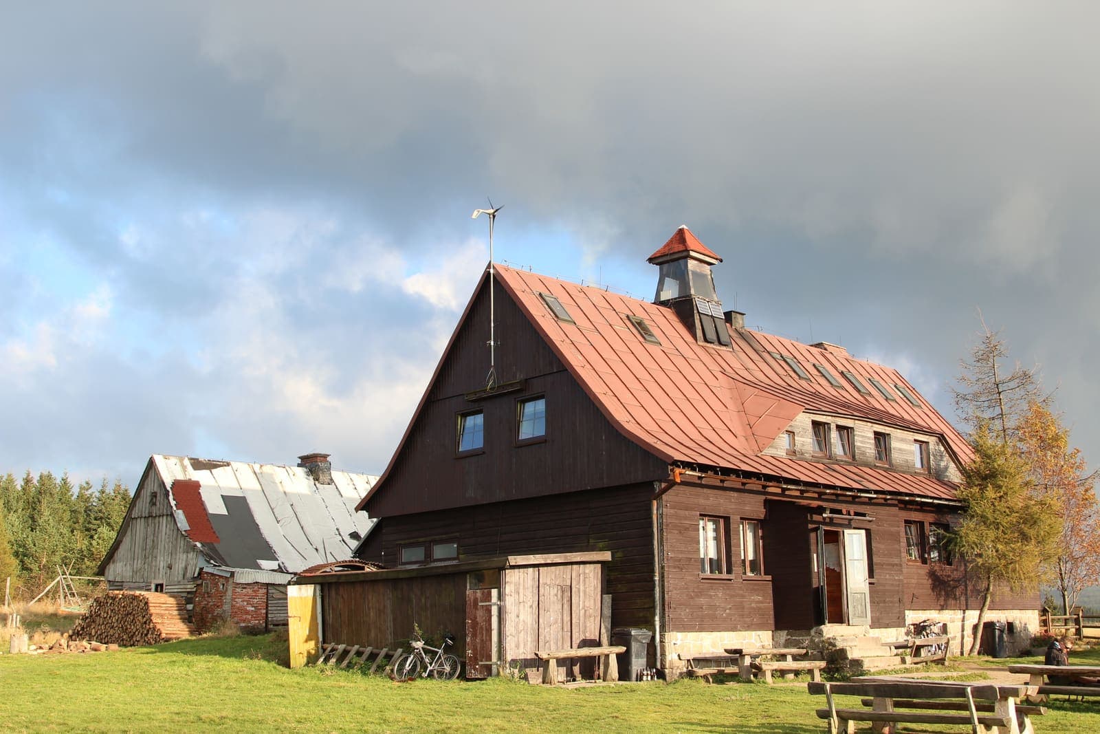 Chatka Górzystów — Schroniska, 16 km od Drewnianej Róży