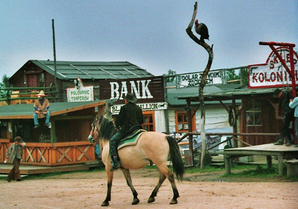 Western City (Ściegny) — Zamki, muzea i atrakcje, 14 km od Drewnianej Róży