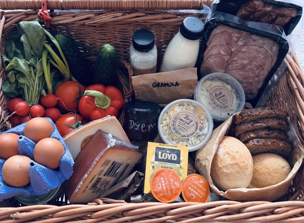 Nocleh s košem regionálních produktů