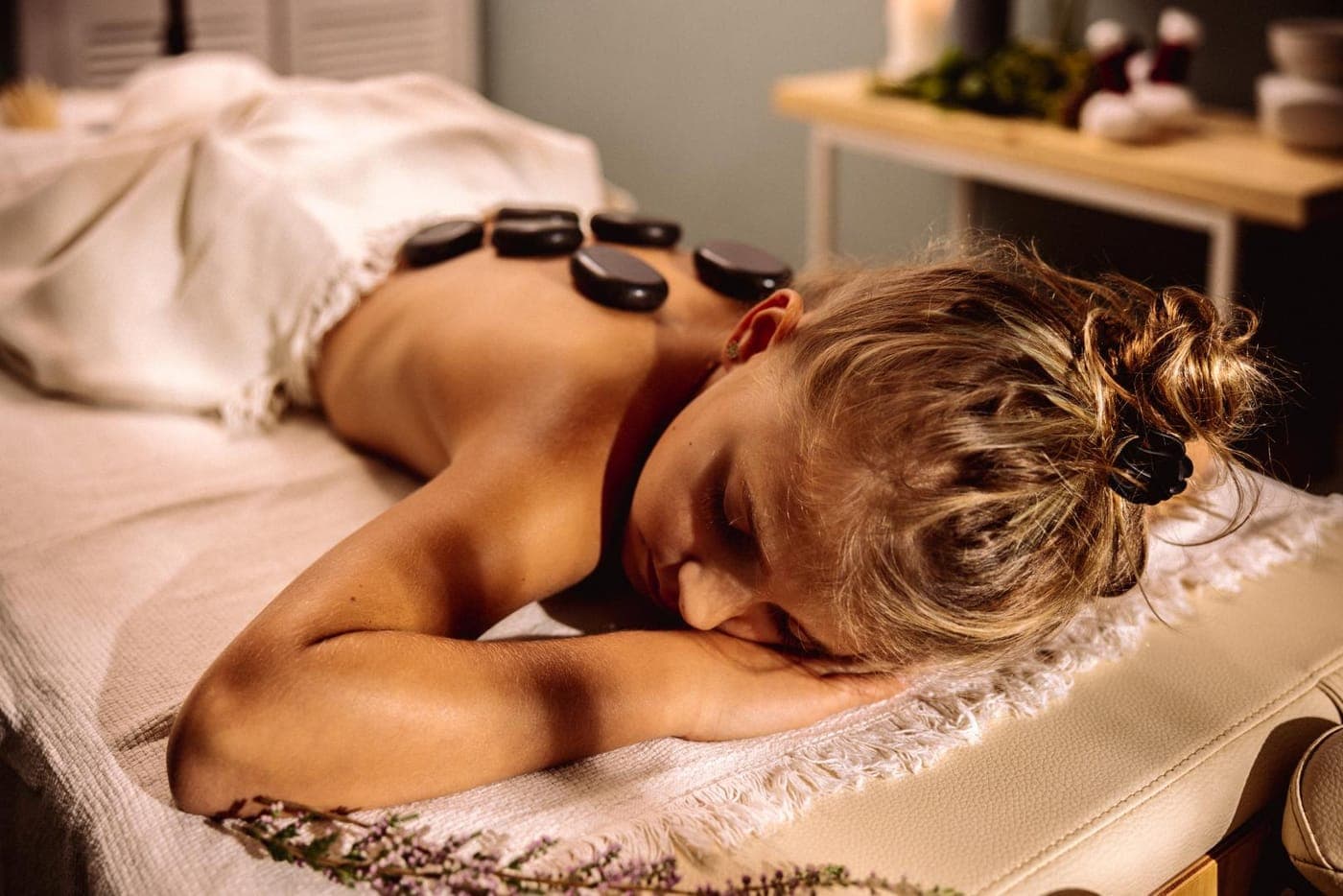 Masáž „Teplo země” — Lesní SPA Drewniana Róża